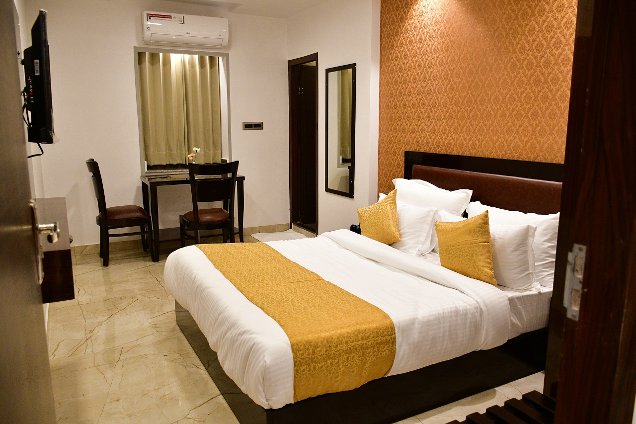 DELUXE ROOM