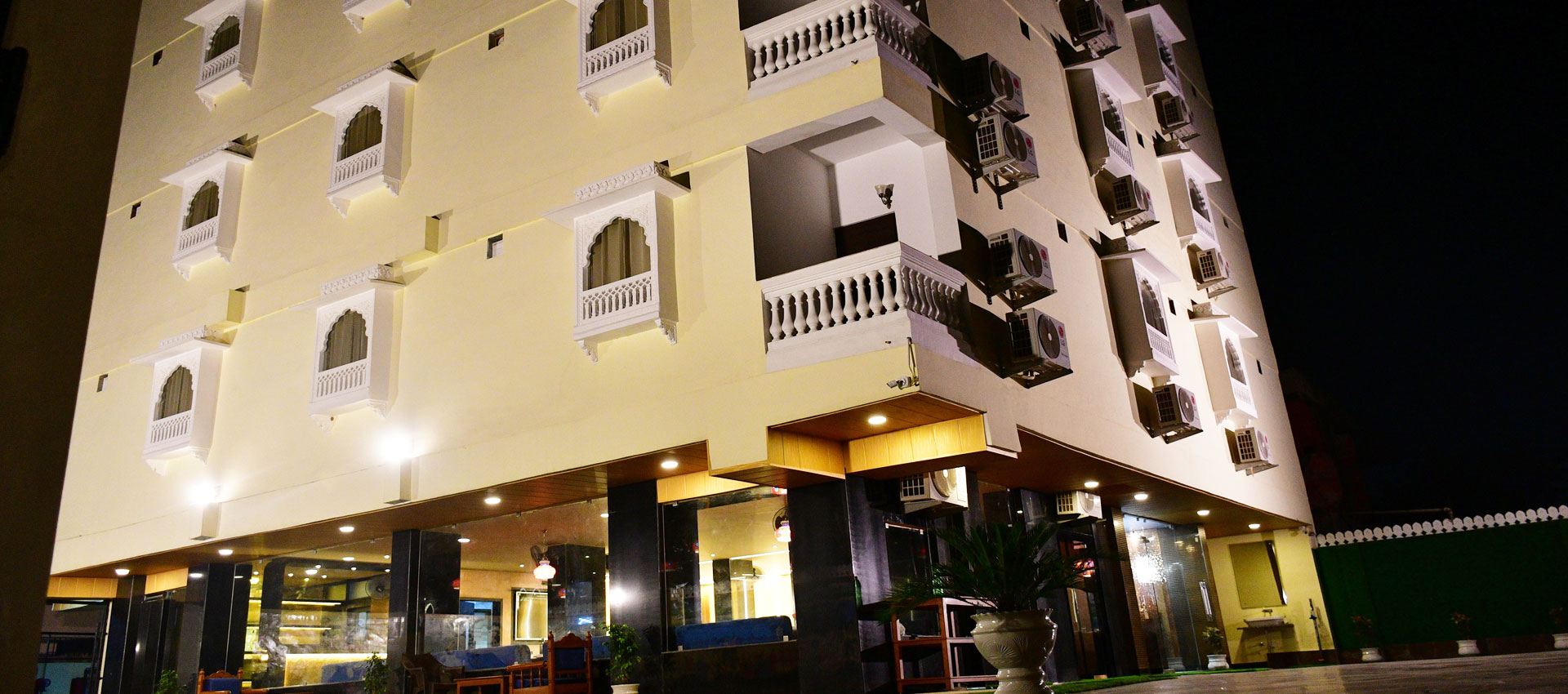 Hotel Grand Lotus Inn